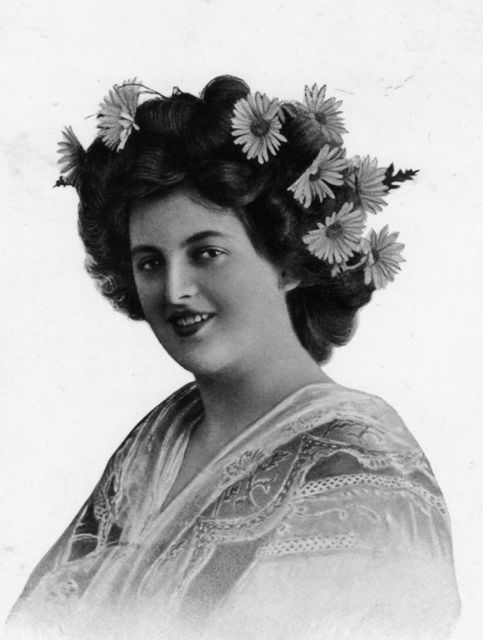 En ieder jaar jaar groeiden er bloemen op haar hoofd. Belastingvrije inkomsten!